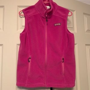 Small vineyard vines vest